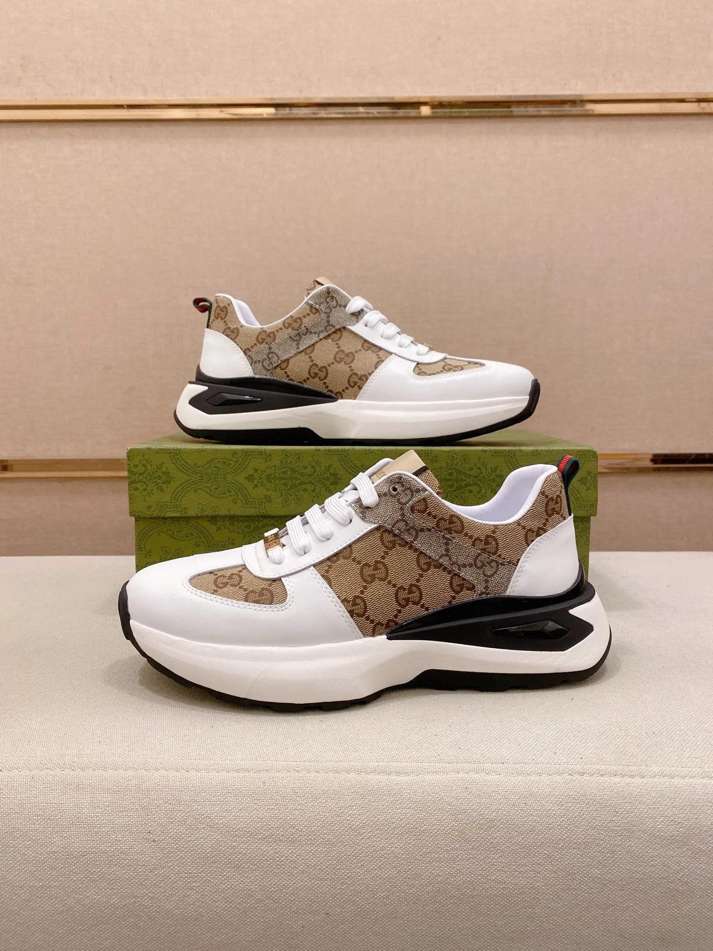 Factory price 442 men's shoes 💰New GUCCI (Gucci) counters are on the market at the same time, new men's shoes, 😘fabrics are selected imported cowhide, lining: sheepskin lining. 👍🏿 High-end ☄️ air-cushion molded anti-slip rubber outsole, exquisite lines, simple and elegant, comfortable and high-end for leisure travel. Code number: 38 to 44 (45 can be customized and cannot be returned or exchanged)
